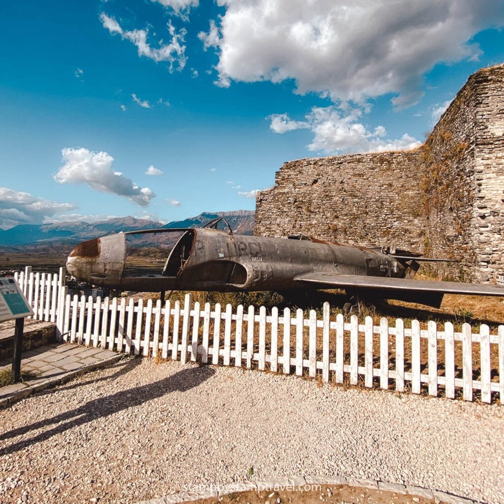 Visita el museo nacional de armamento en Gjirokaster