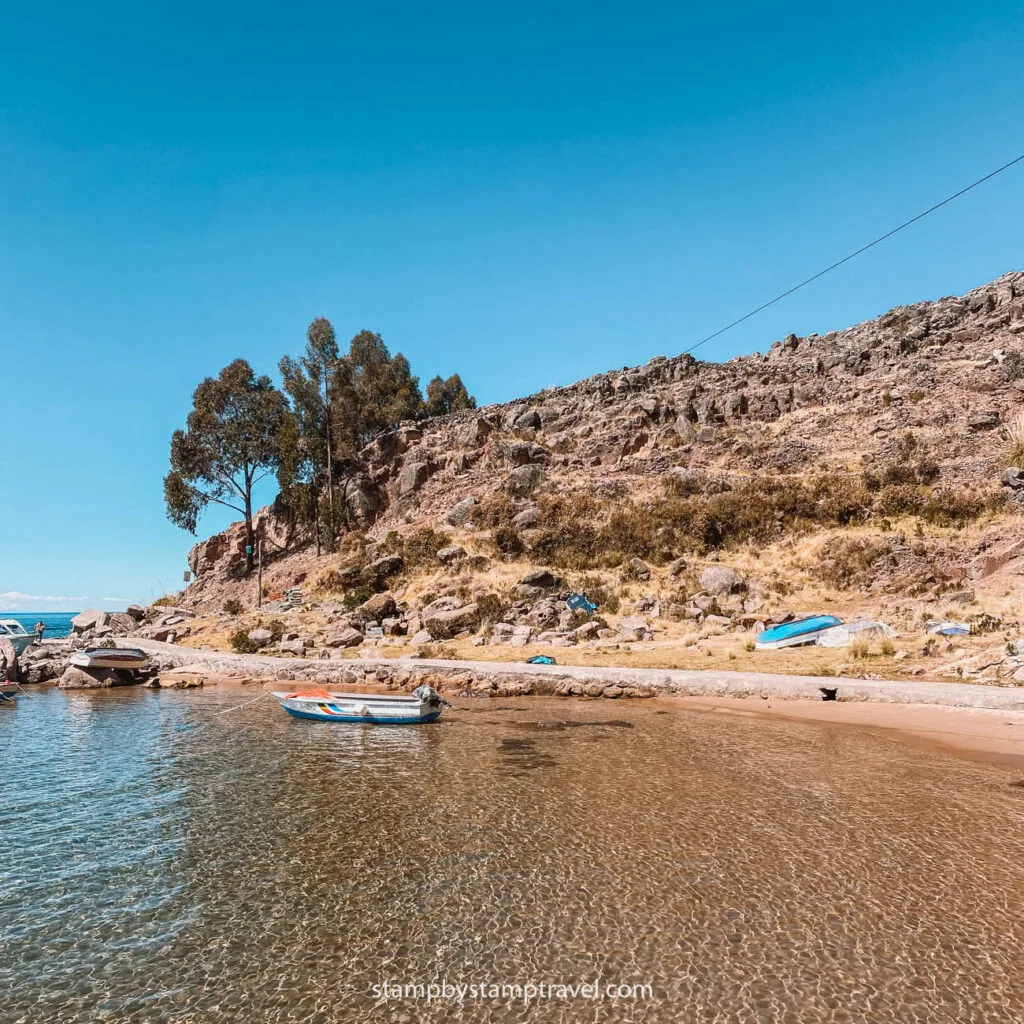 Orilla de la Isla de Taquile en Puno