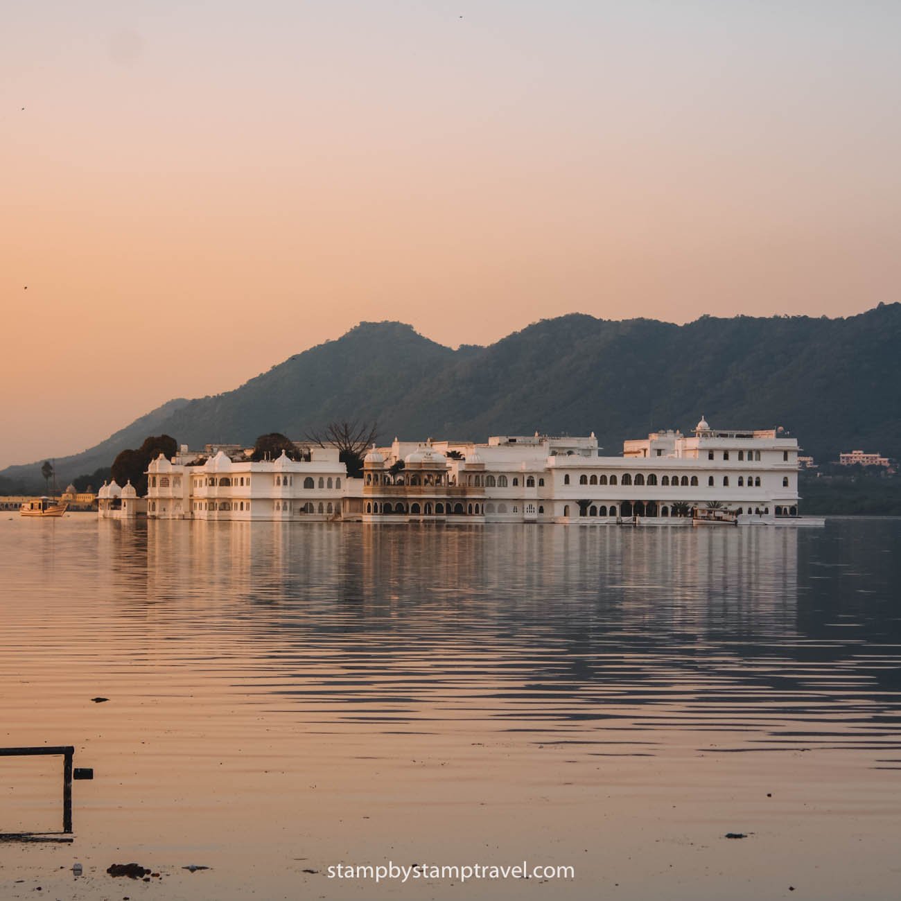 Lago Pichola en el viaje a India en 15 días