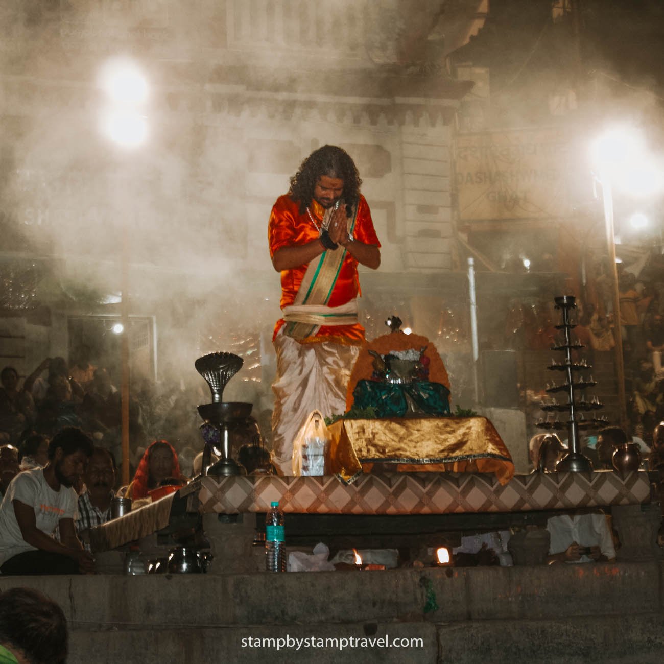 Aarti en Varanasi durante el viaje a la India