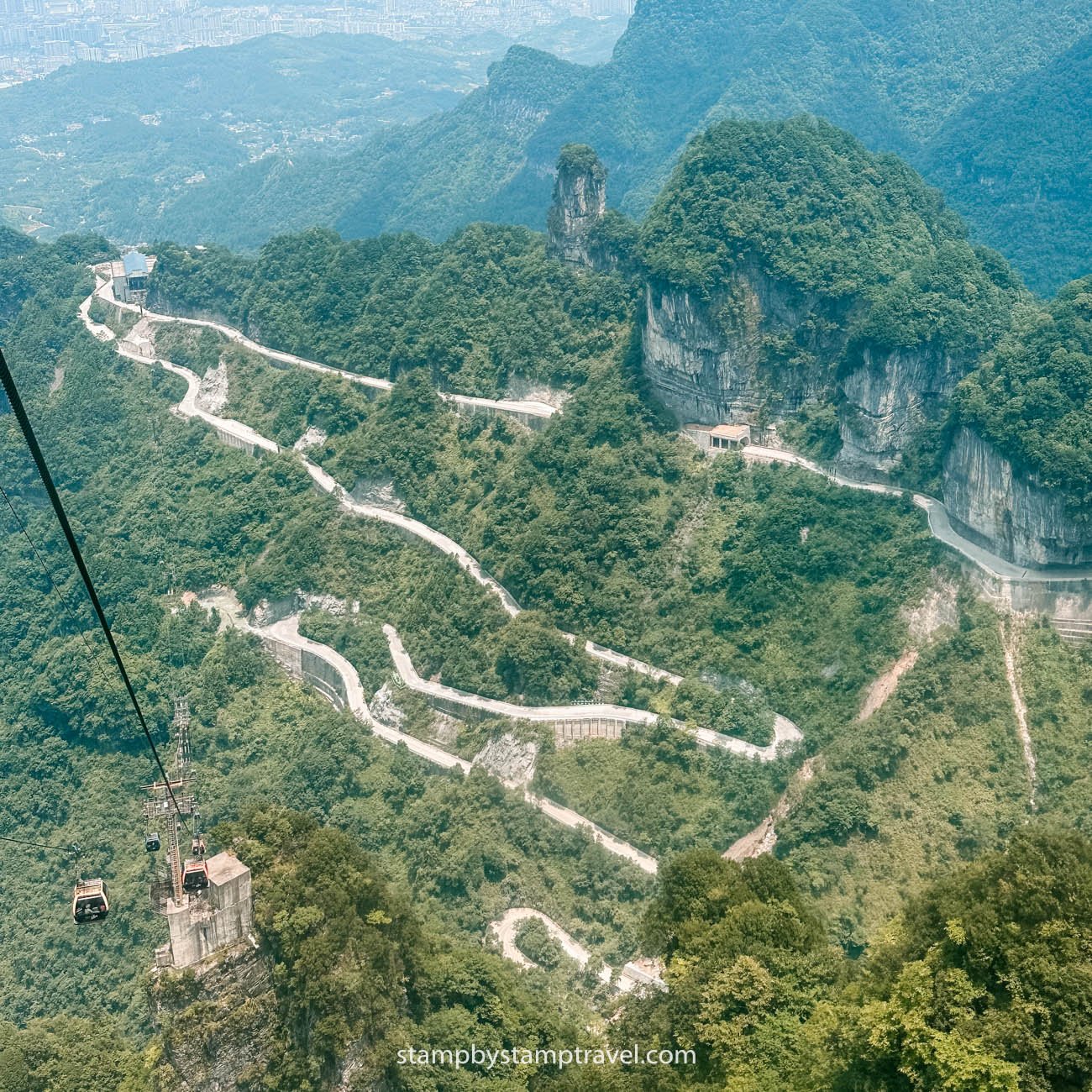 Carretera 99 Curvas Tianmen Mountain en Zhangjiajie