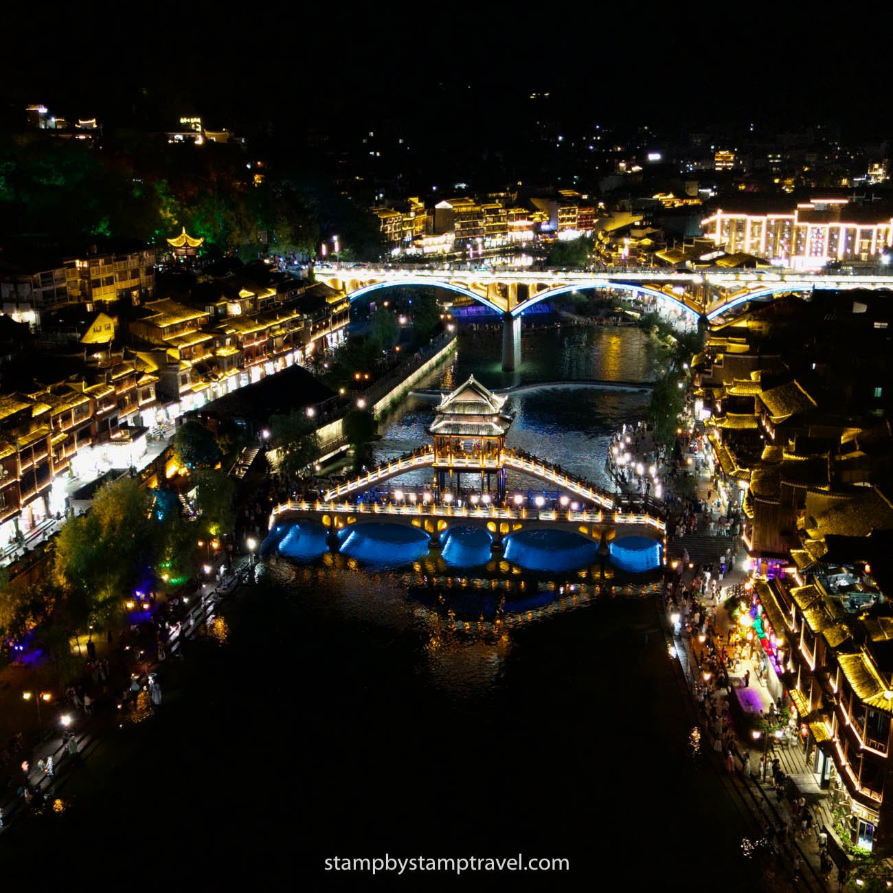 Fenghuang en Hunan por la noche