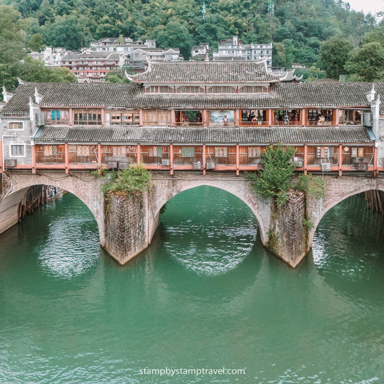 Puente Hongqiao en Fenghuang