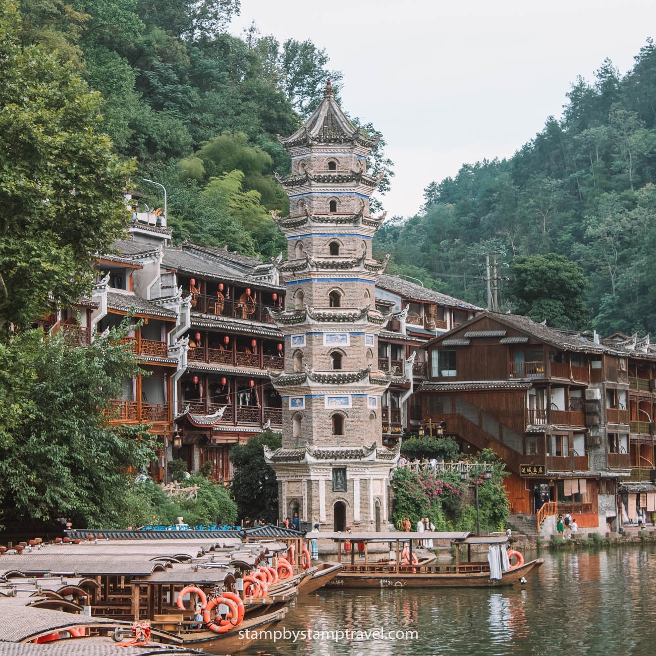 Torre de Fenghuang en Hunan, China