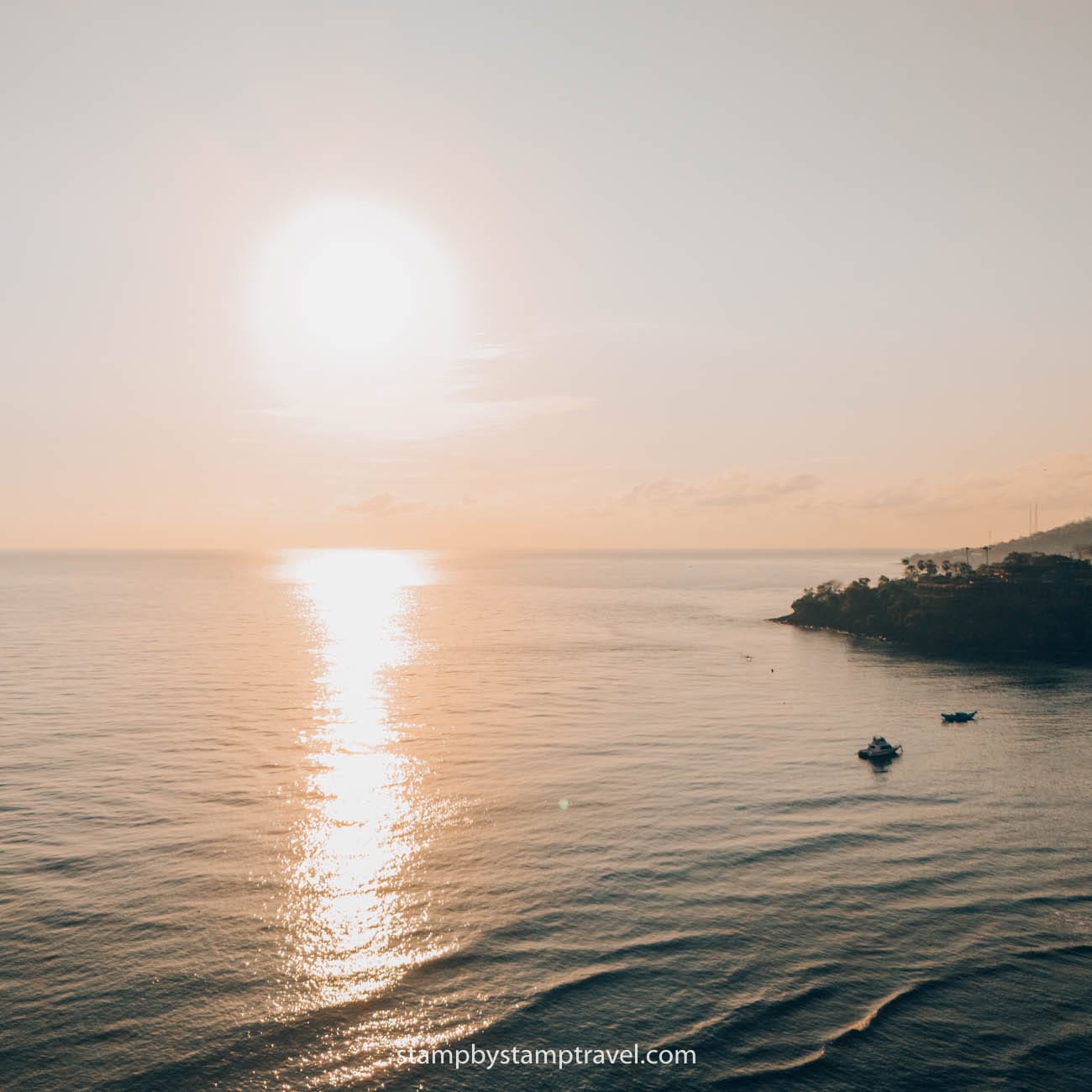 Puesta de sol en la mejor épcoa de Bali