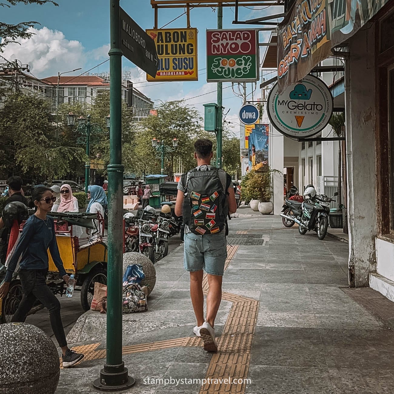 Urko por las calles de Yogyakarta