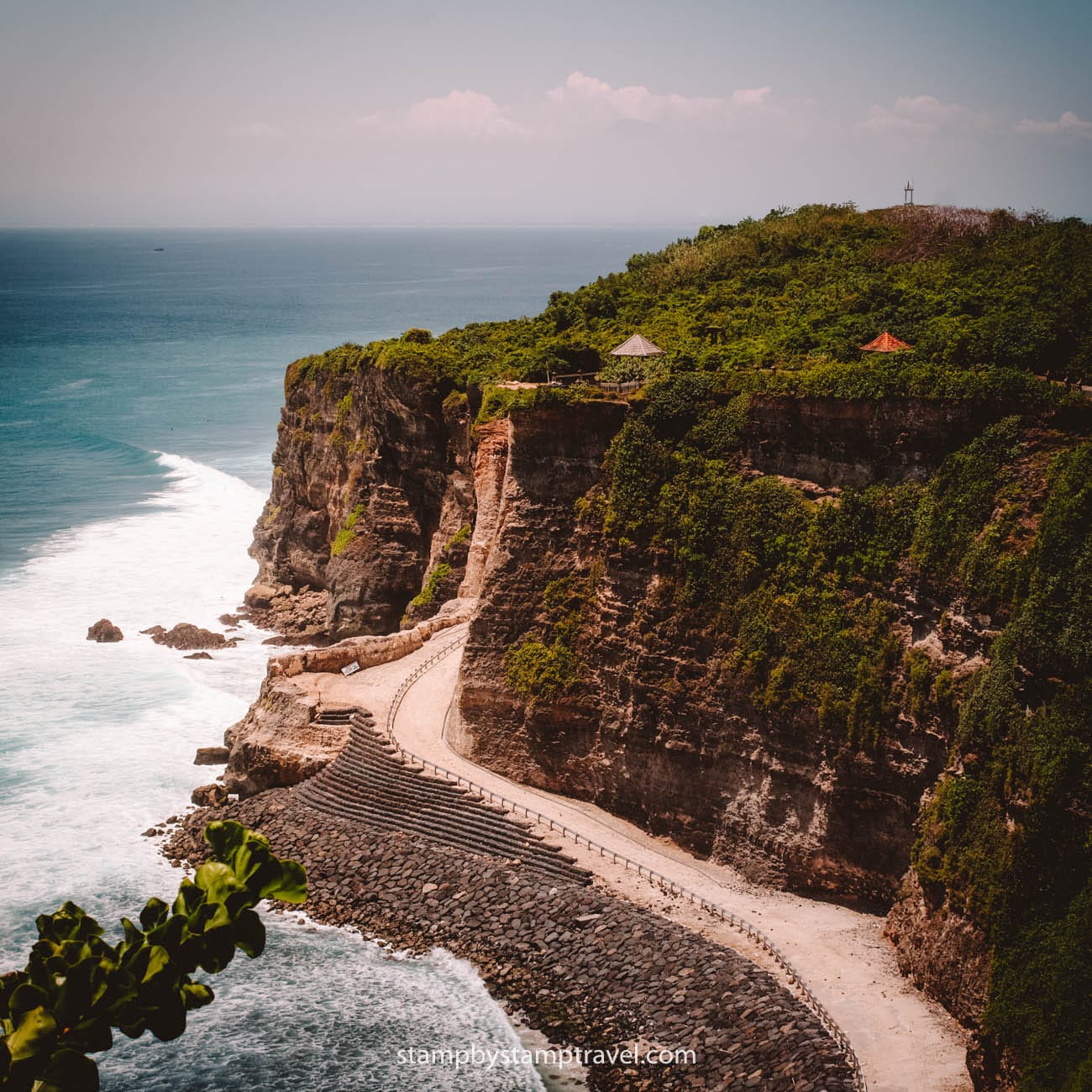 Acantilados junto al templo de Uluwatu