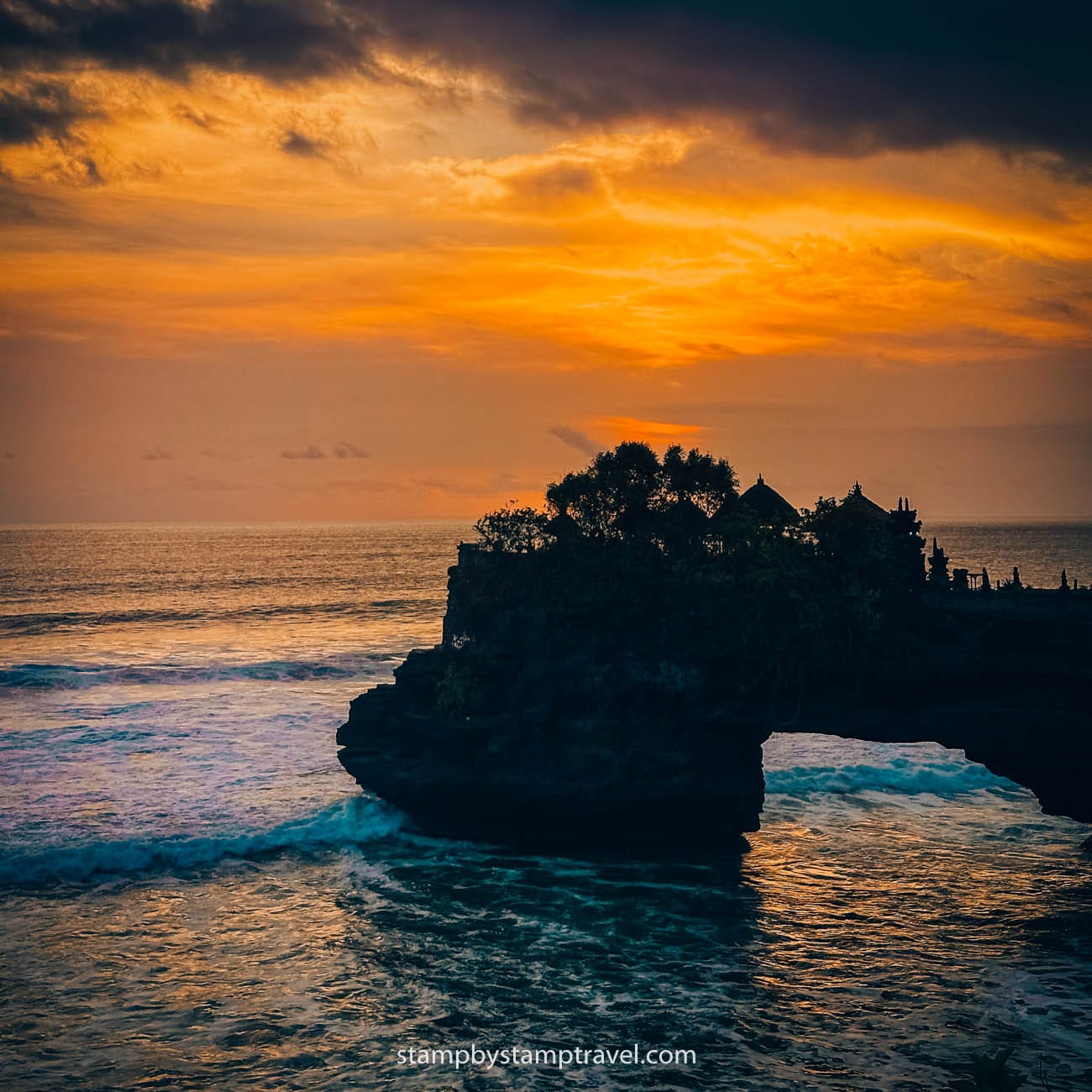 Pura Batu en el Templo de Tanah Lot
