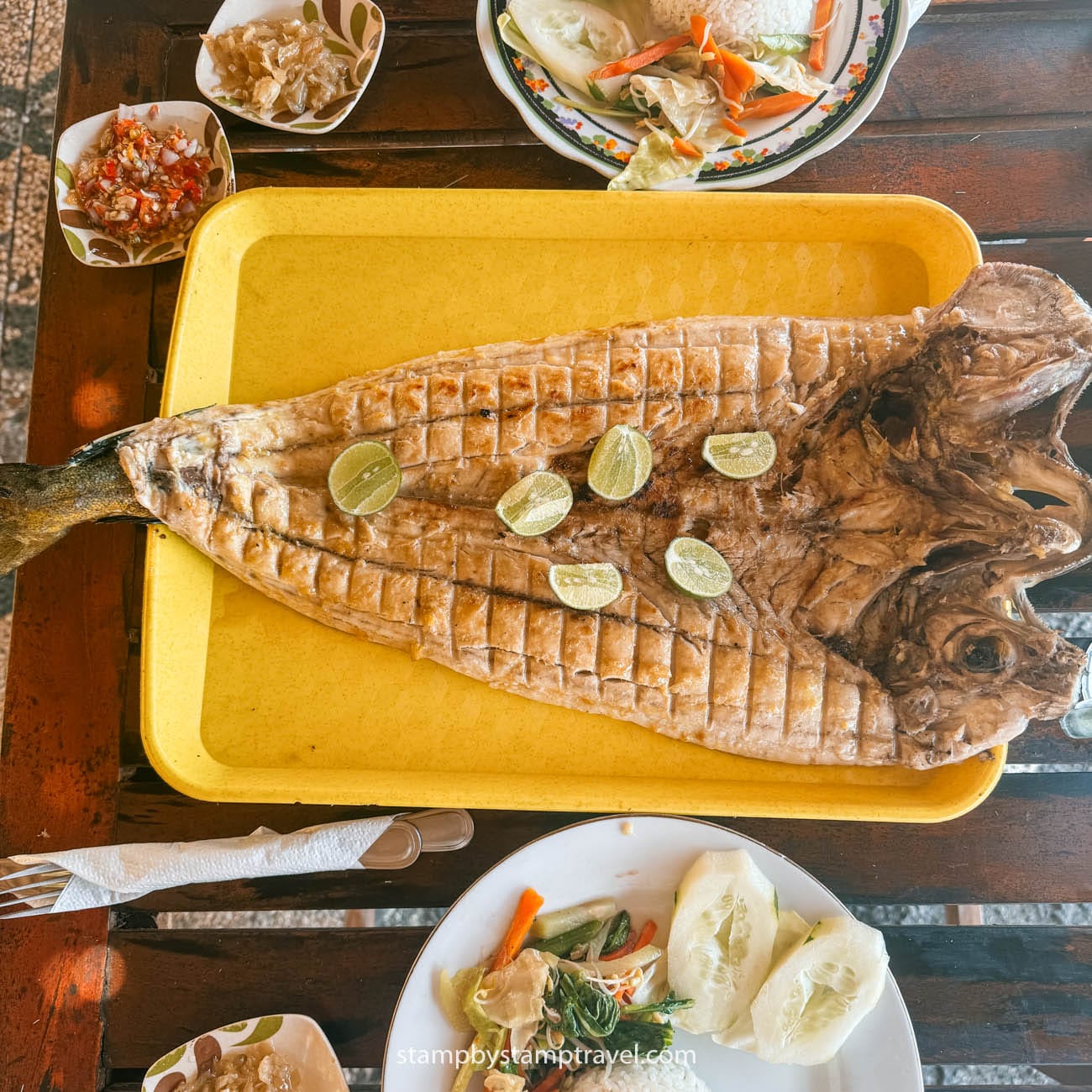 Comer en Amed Beach en Bali