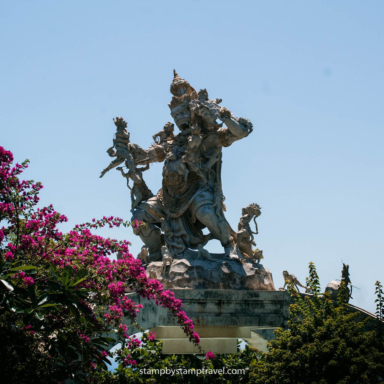 Estatuas en el Templo de Uluwatu