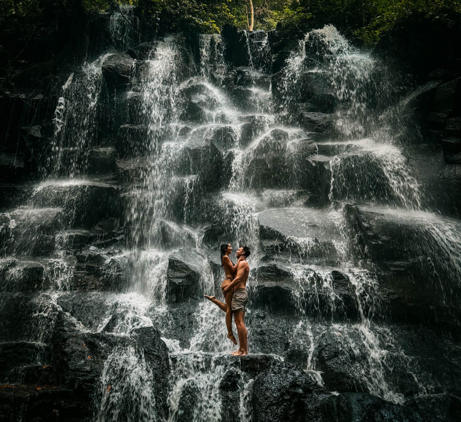 Cascada Kanto Lampo