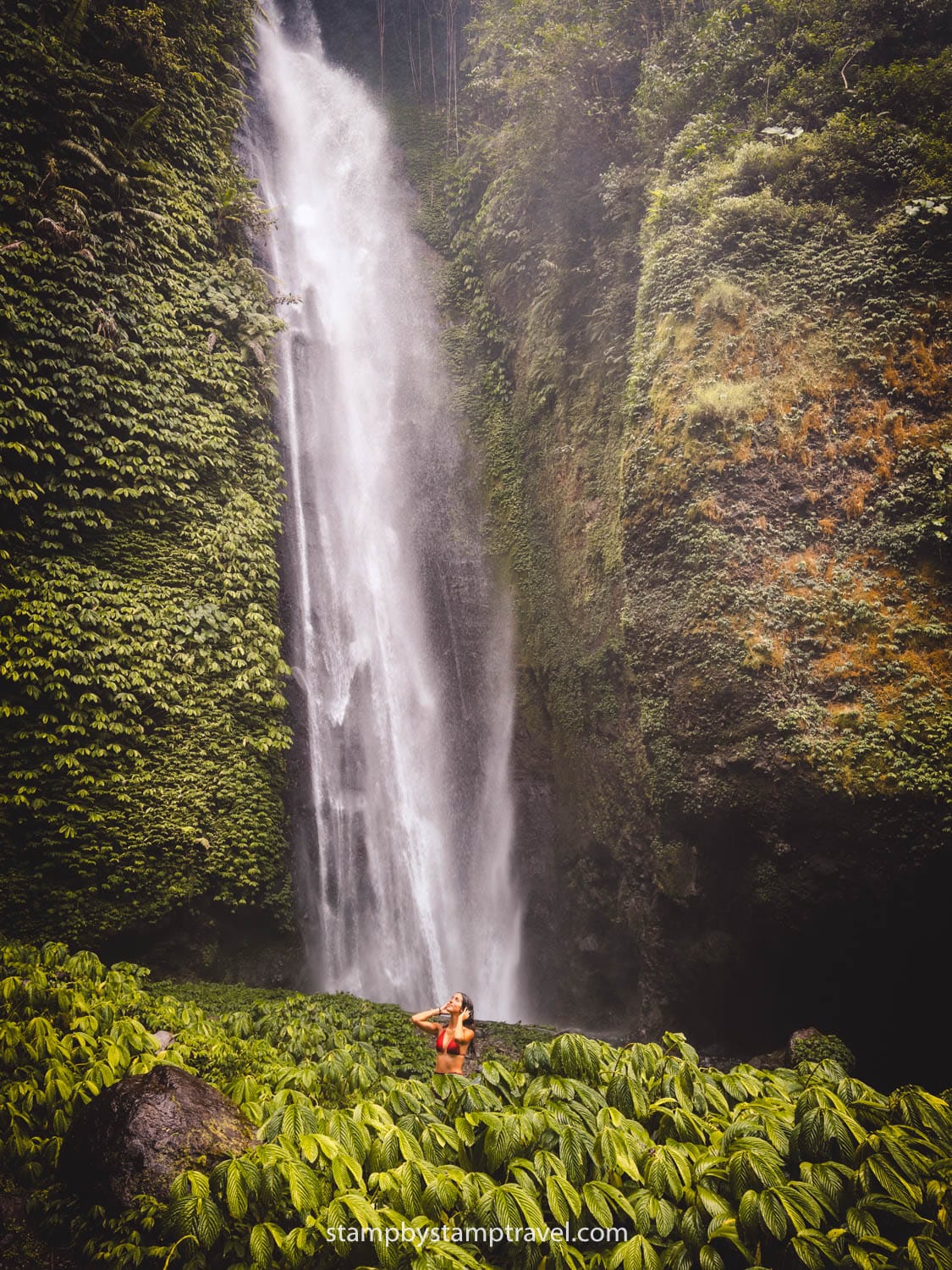Leyre en Fiji Waterfall al lado de Sekumpul