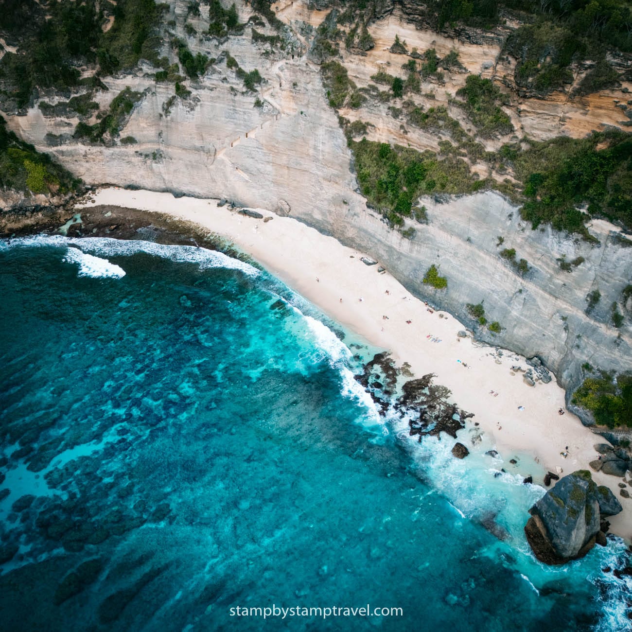 Agua Turquesa en Diamond Beach en Nusa Penida