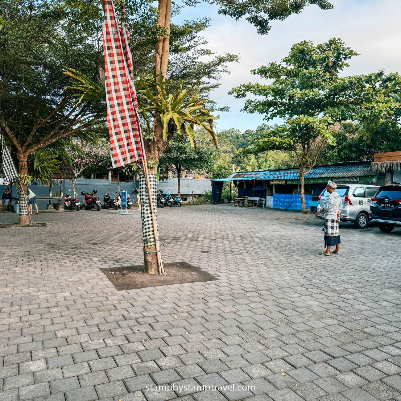 Parking de motos en Kanto Lampo