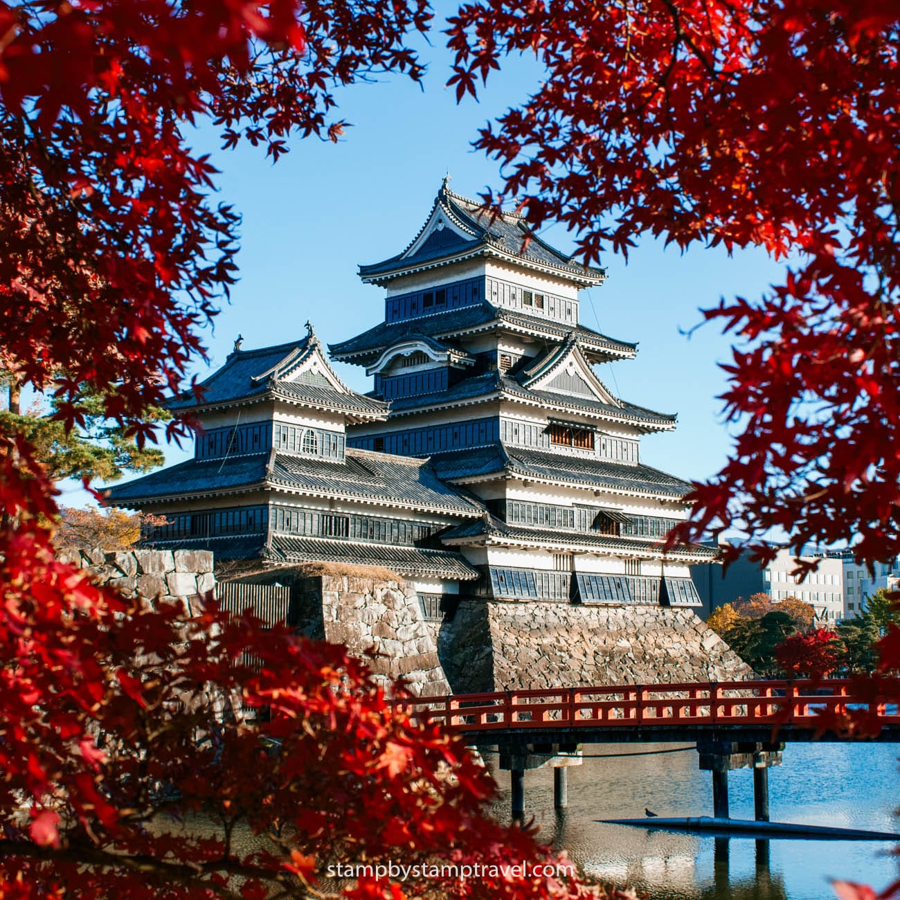 Castillo de Matsumoto en los Alpes Japoneses
