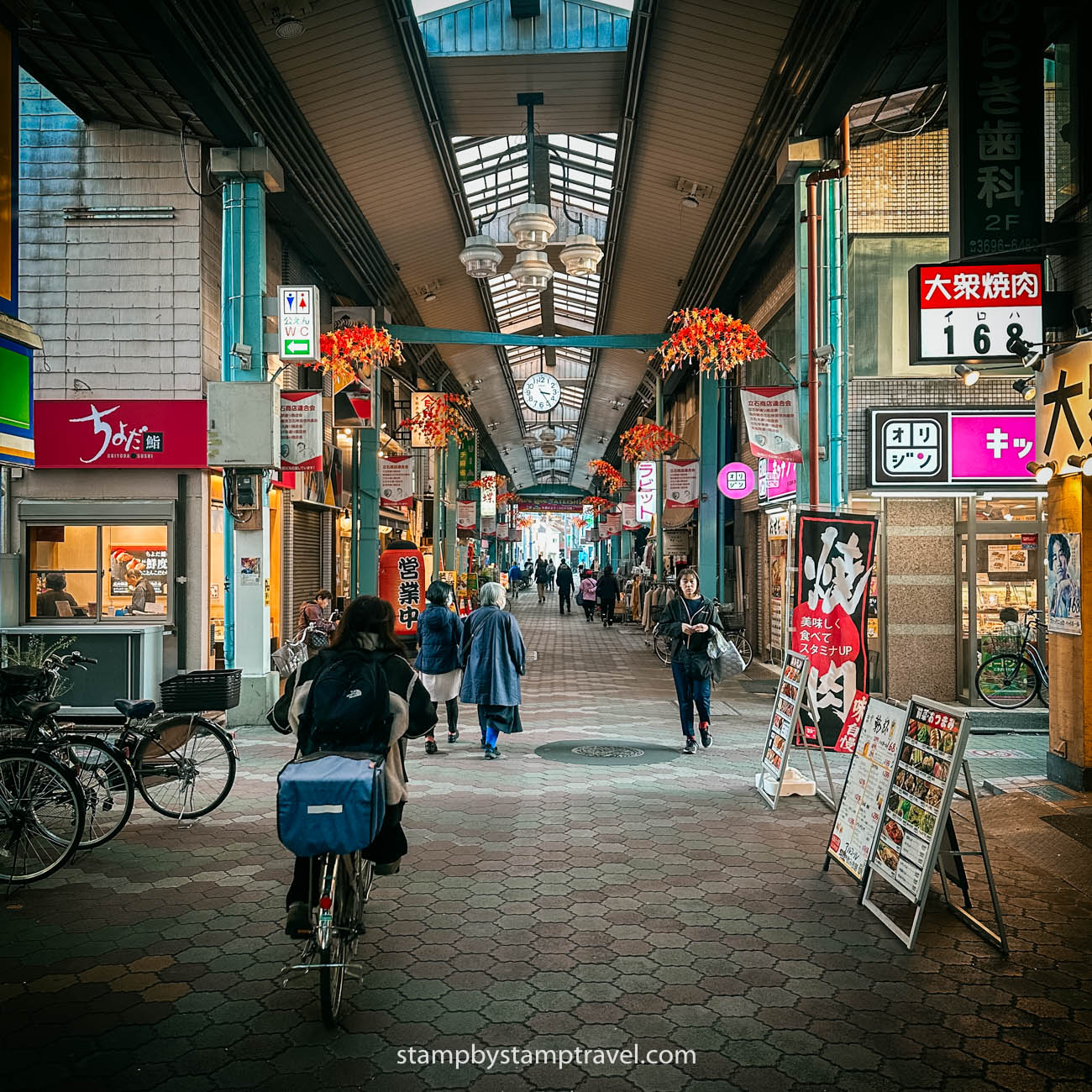 Calle comercial en Yotsugi