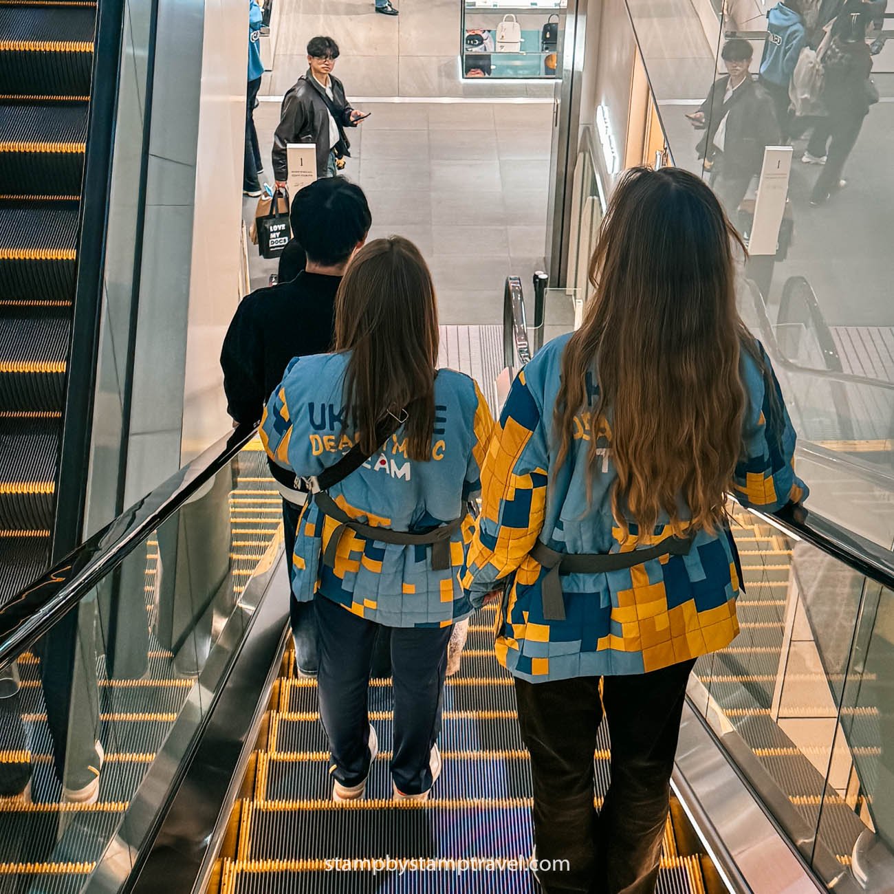 Escaleras haciendo turismo en Tokio