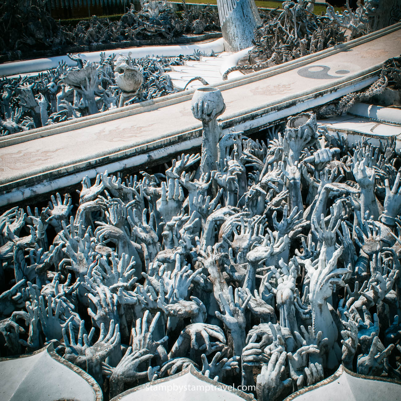 Manos del Templo Blanco de Tailandia