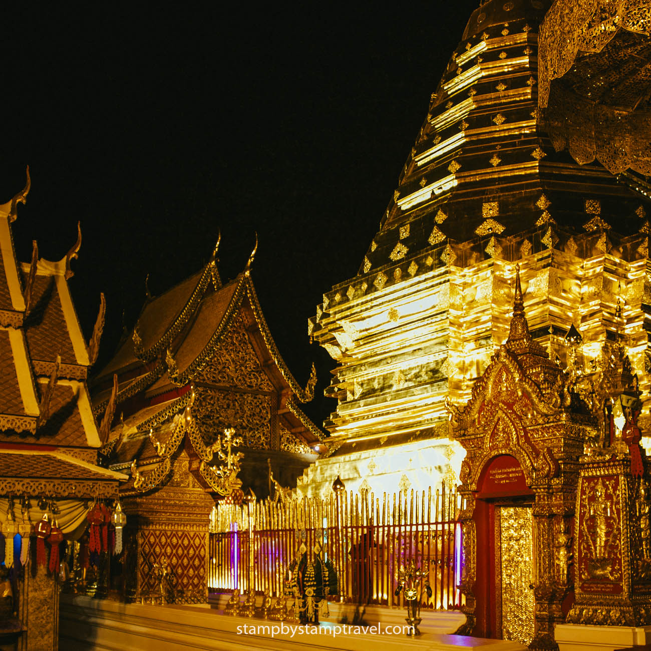 Noche en el Doi Suthep