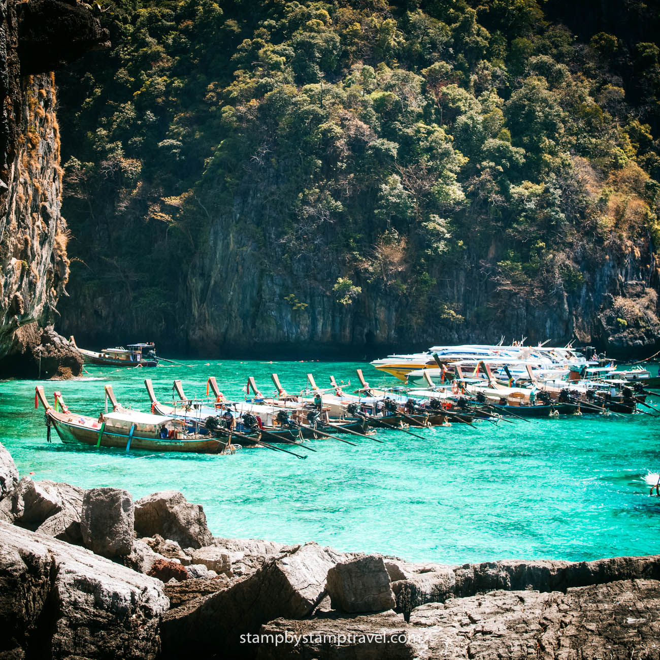 Aparcameinto en Maya Bay