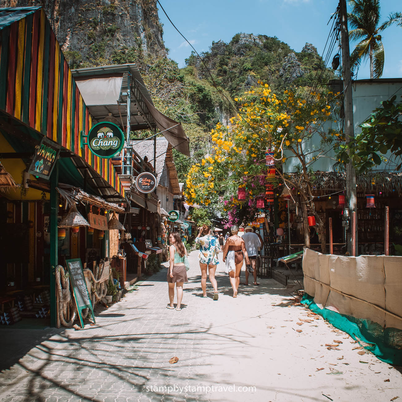 Calles de Playa Railay en Tailandia