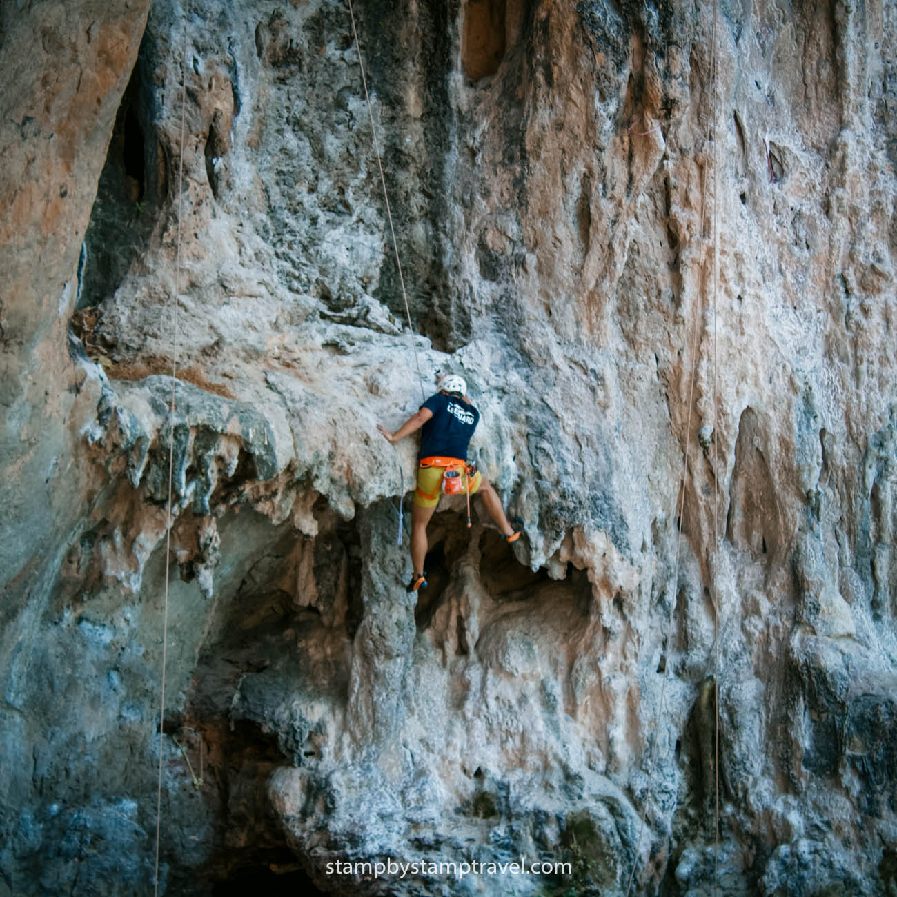 Escalada en la Playa de Railay en Tailandia