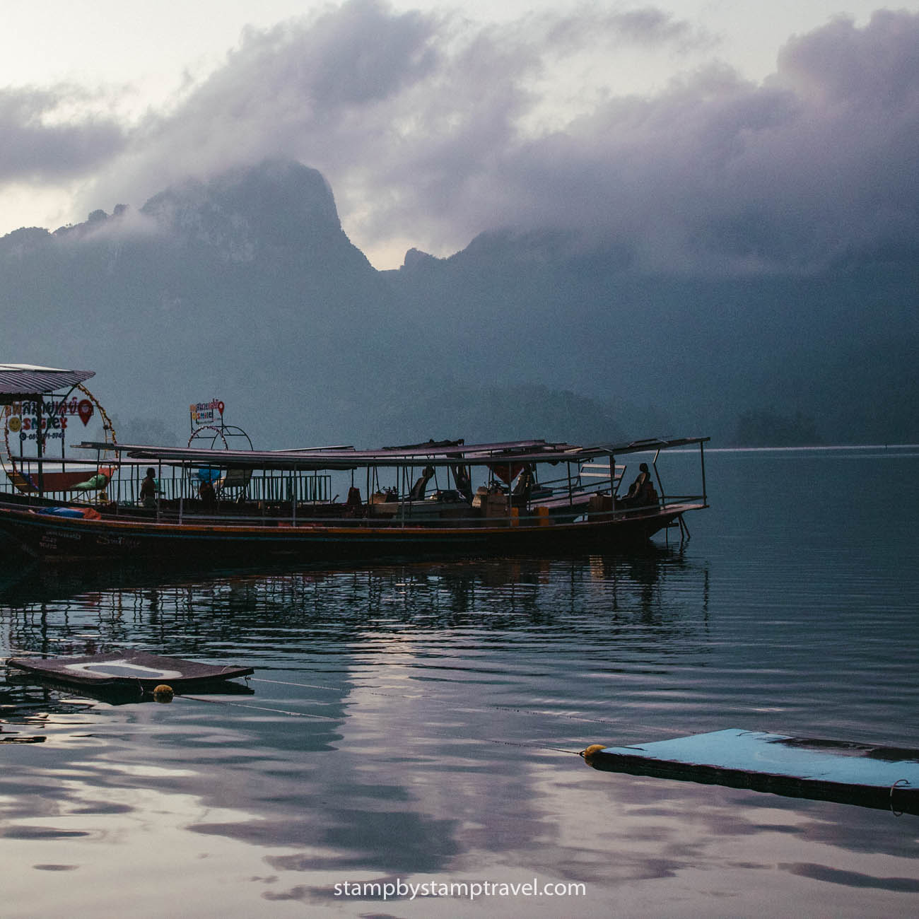 Selva de Khao Sok en la época de lluvias en Tailandia