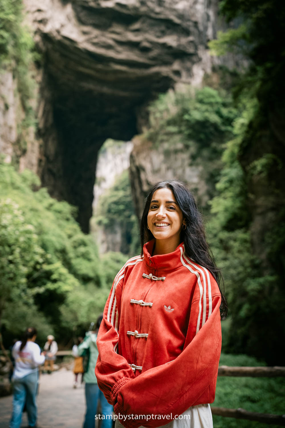 Leyre en el sendero entre los puentes naturales de Wulong